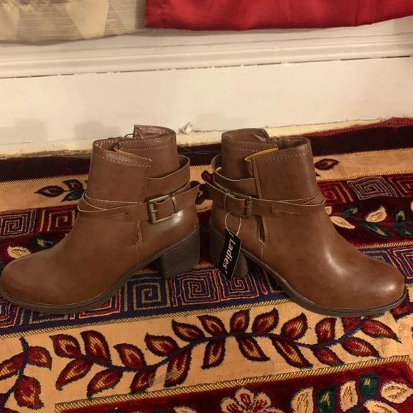 Women’s brown boots size 8 - Picture 3 of 5